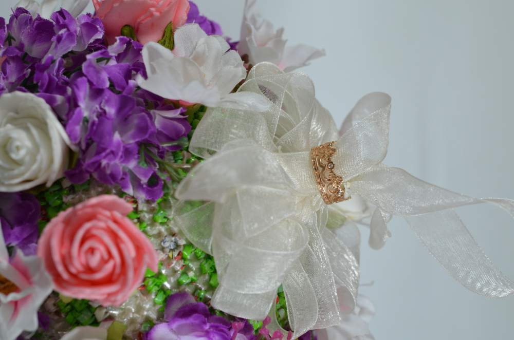 Кольцо в форме короны из красного золота с бриллиантами