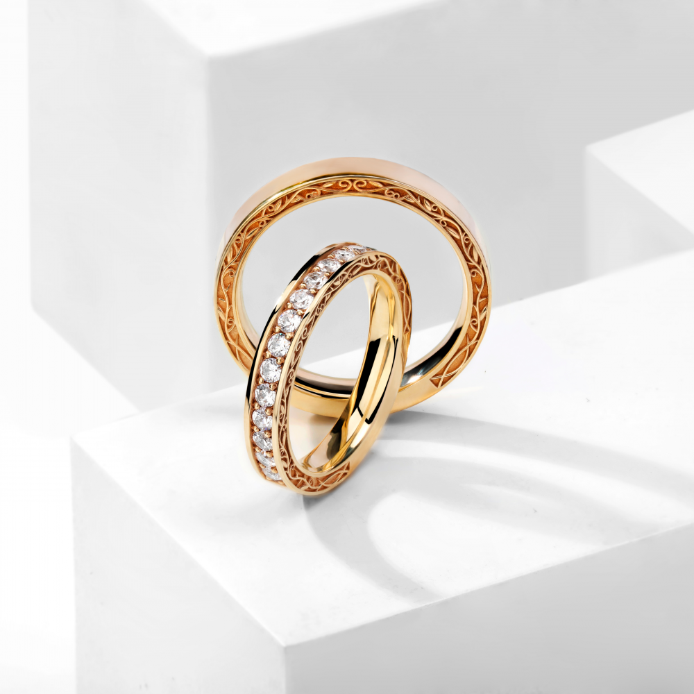 Обручальные кольца из желтого золота 585 с бриллиантами.