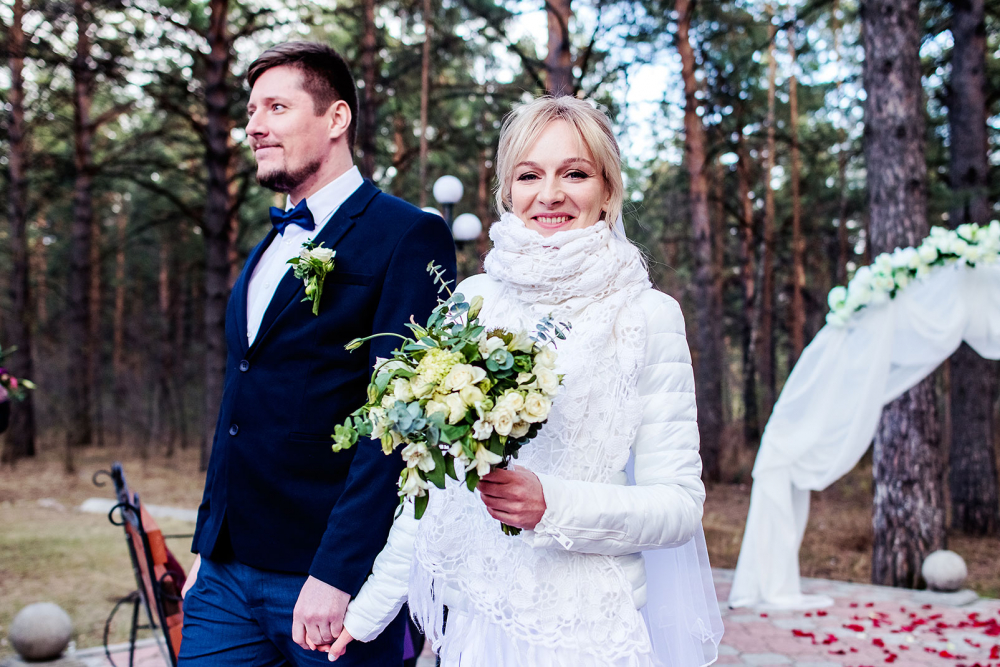 Выездная регистрация в сосновом бору 
ведущая Ольга Федосеева