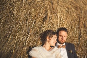 Фото на фоне сена