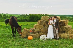 Фотосессия на фоне сена