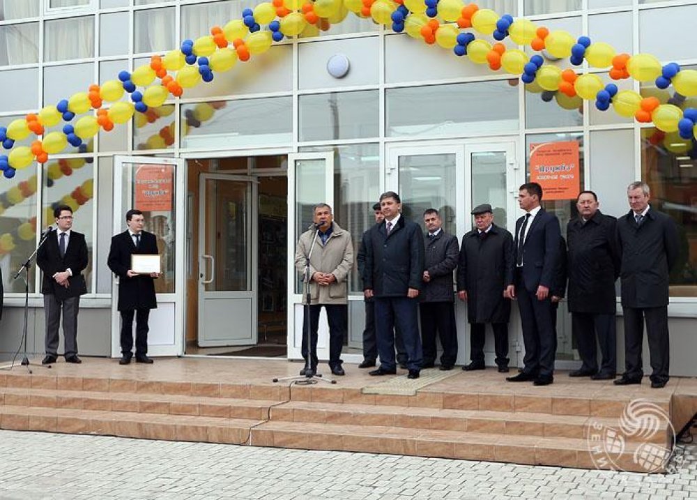 ведущий открытия спортивного комплекса с участие президента РТ