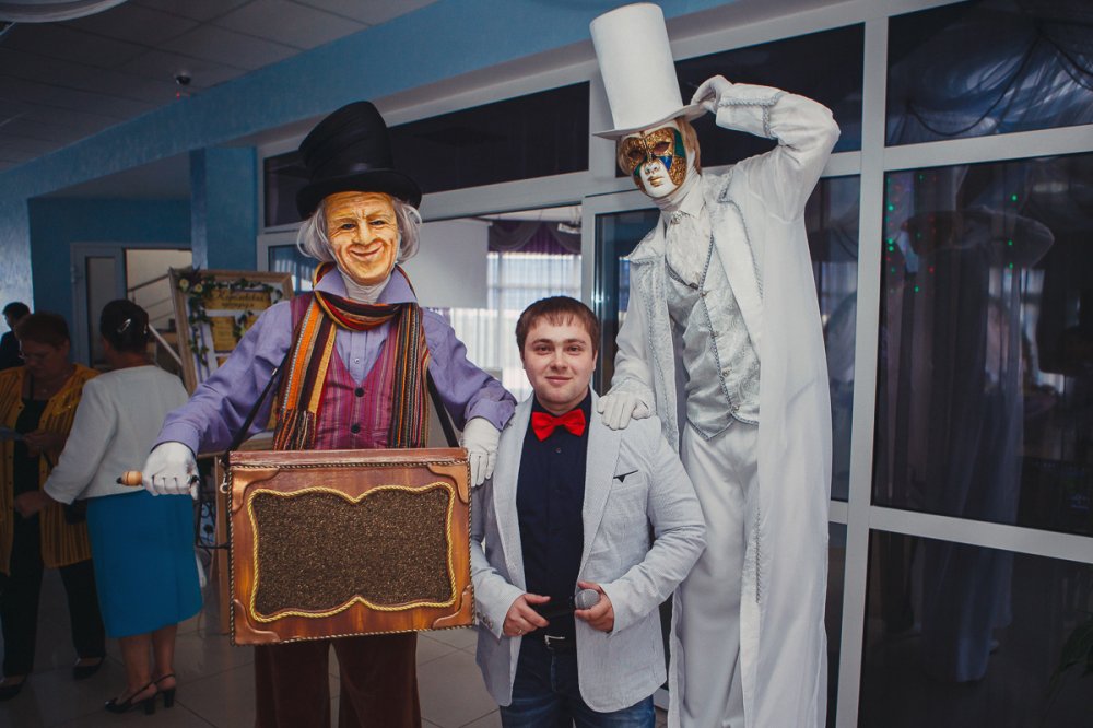Ведущий Сергей Мадиевский.