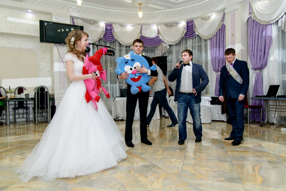 Ведущий Сергей Мадиевский.