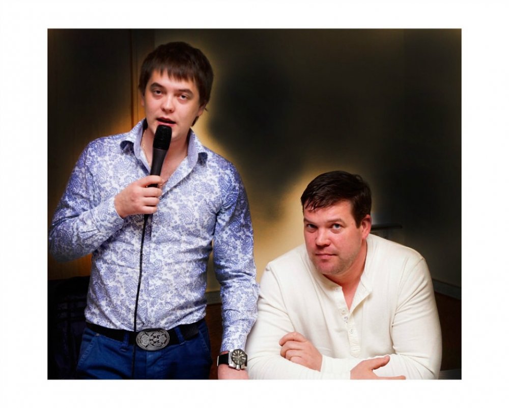 Роман и Сергей создают музыкальное настроение праздника. 