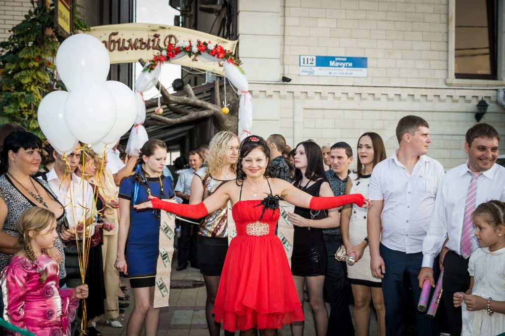 Ведущая праздника Елена Степанская, творческое объединение Доктор Праздник