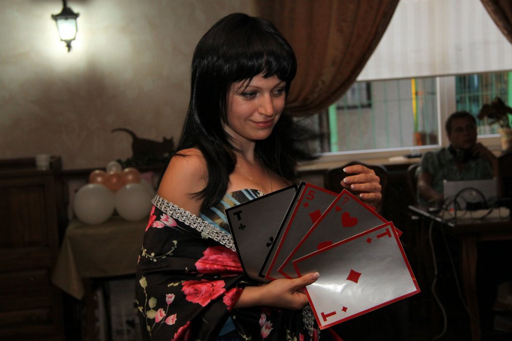 Ведущая праздника Елена Степанская, творческое объединение Доктор Праздник