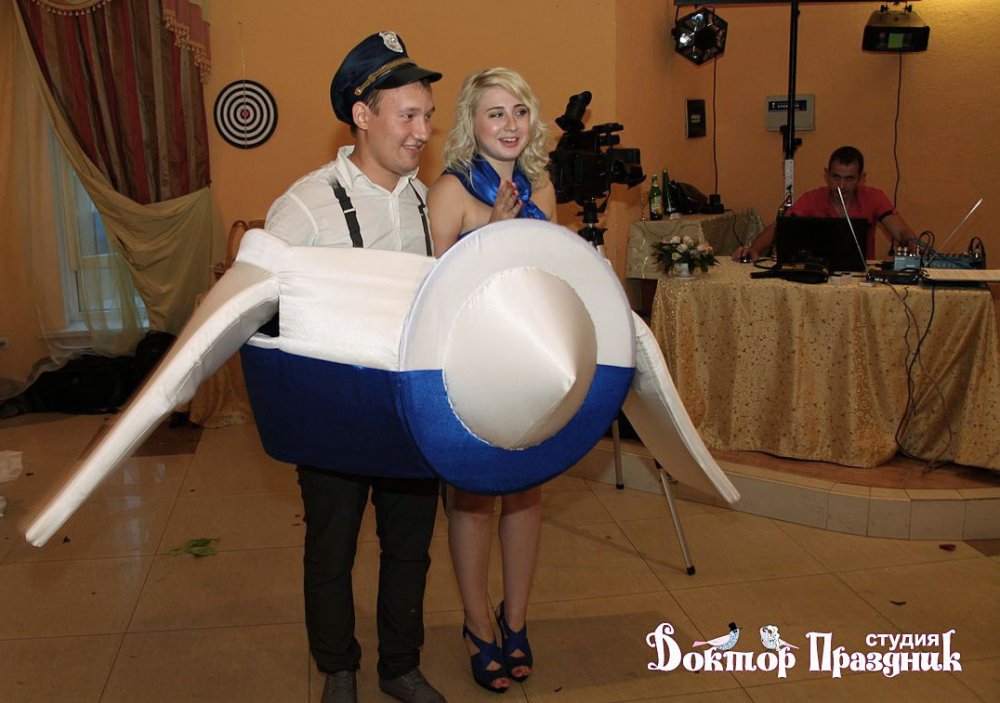 Ведущая праздника Елена Степанская, творческое объединение Доктор Праздник