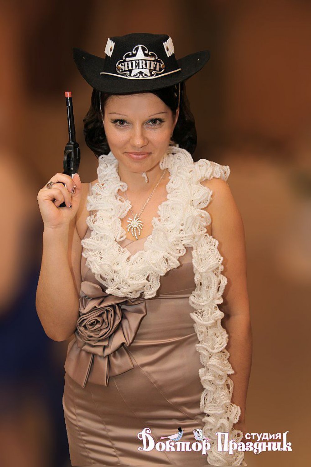 Ведущая праздника Елена Степанская, творческое объединение Доктор Праздник