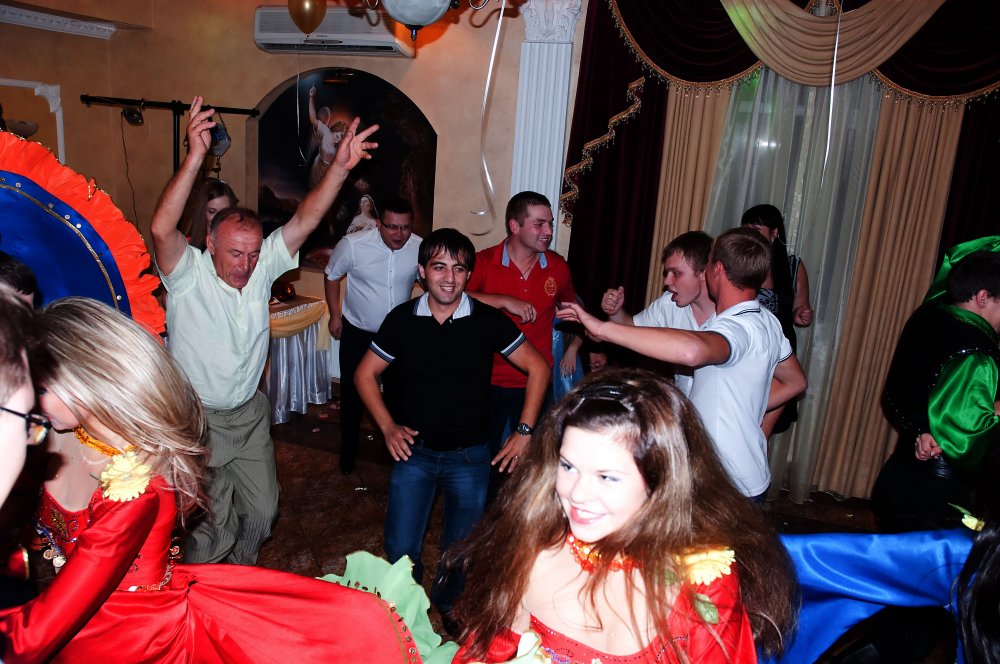 Ведущая праздника Елена Степанская, творческое объединение Доктор Праздник