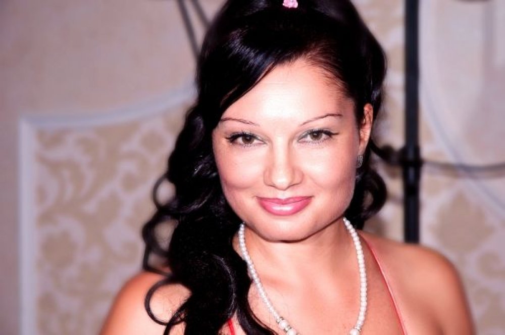 Ведущая праздника Елена Степанская, творческое объединение Доктор Праздник