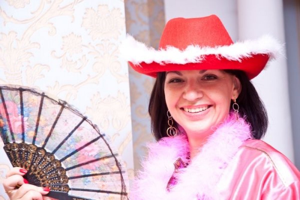 Ведущая праздника Елена Степанская, творческое объединение Доктор Праздник