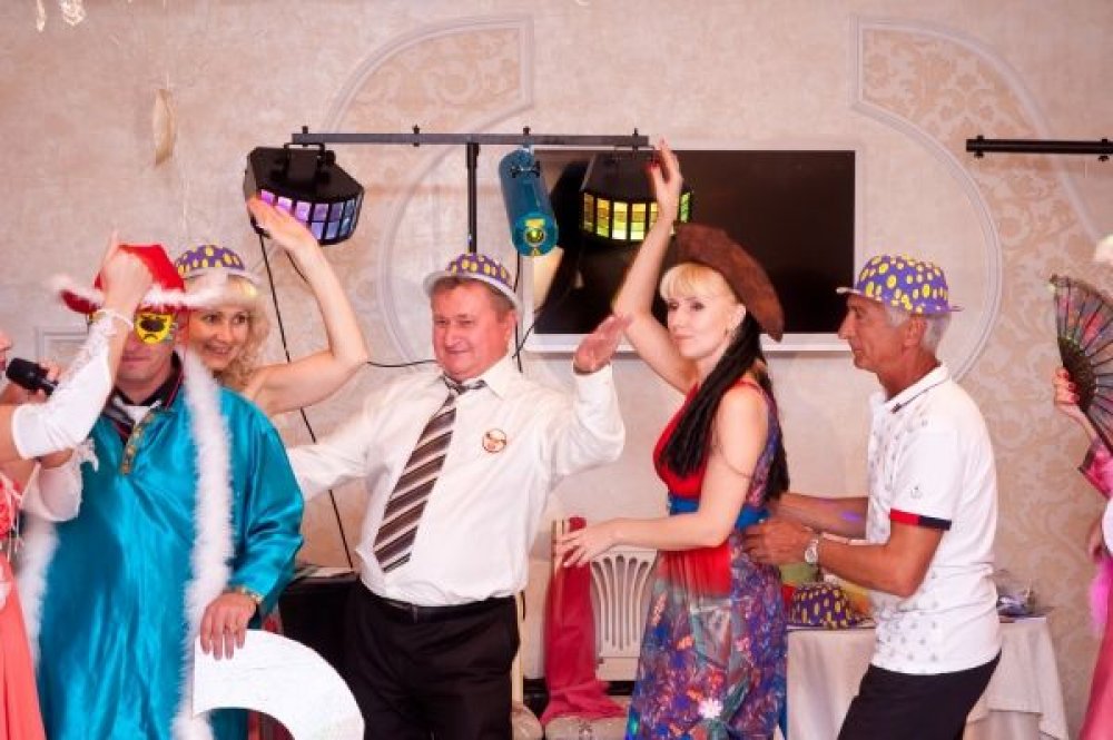 Ведущая праздника Елена Степанская, творческое объединение Доктор Праздник