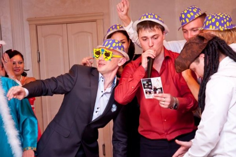 Ведущая праздника Елена Степанская, творческое объединение Доктор Праздник