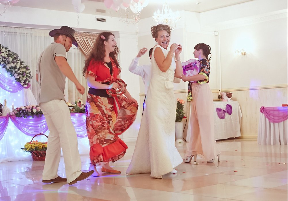 Ведущая праздника Елена Степанская, творческое объединение Доктор Праздник