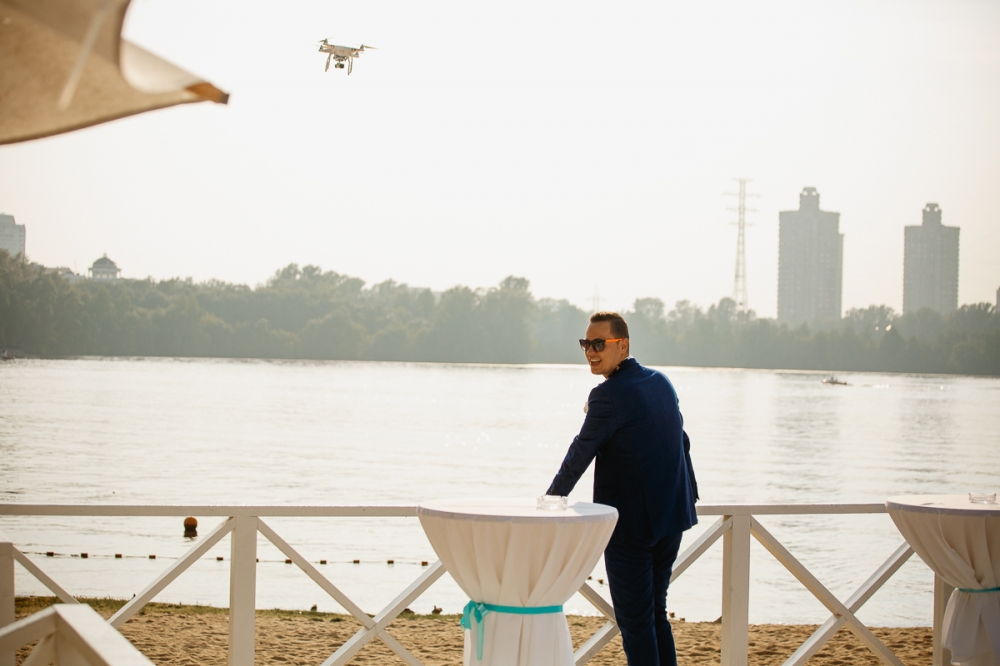 Ведущий Игорь Смирнов