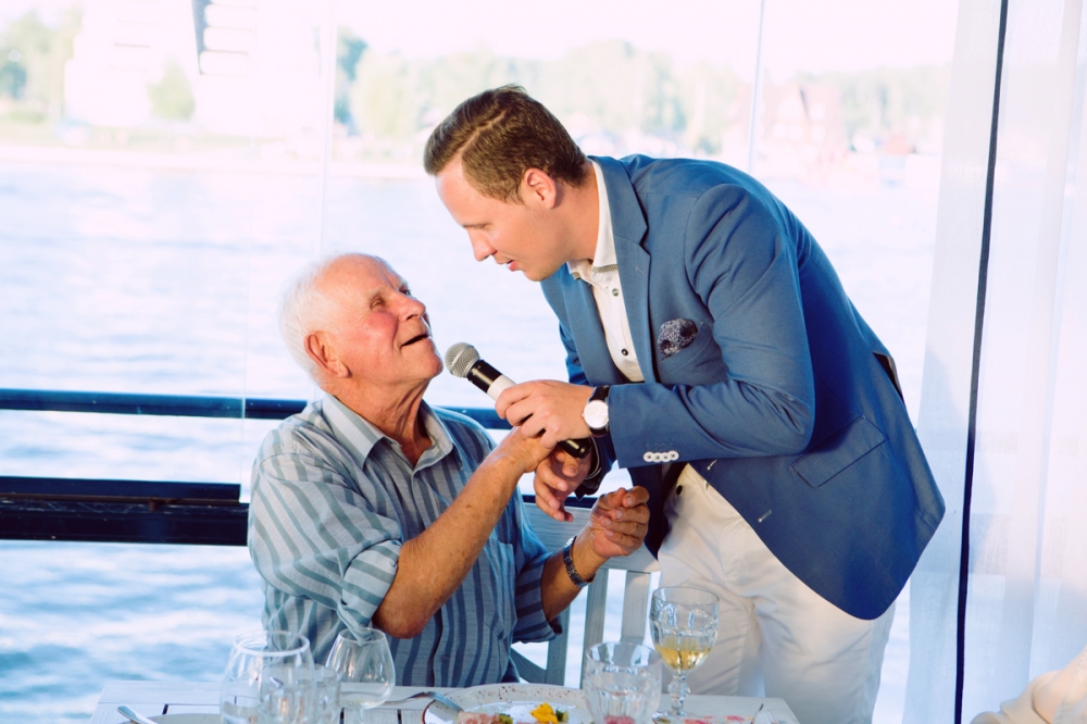 Ведущий Игорь Смирнов