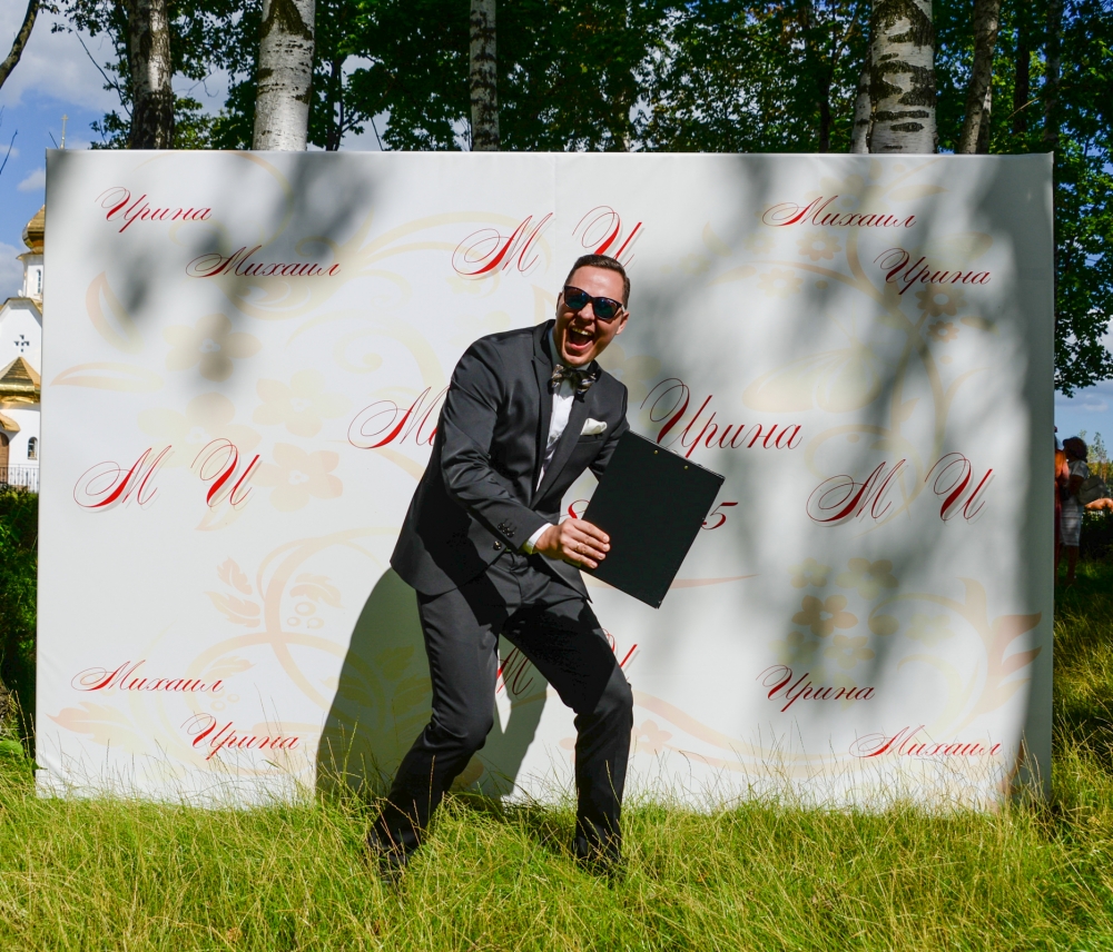 Ведущий Игорь Смирнов