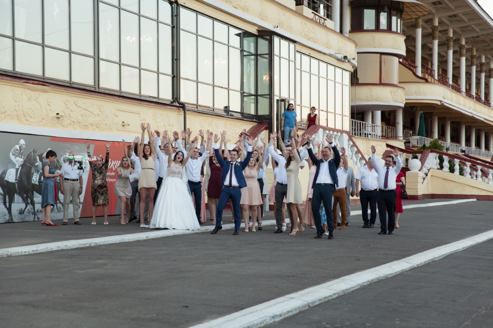 Ведущий Игорь Смирнов