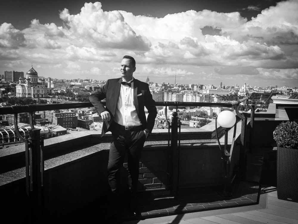 Ведущий Игорь Смирнов