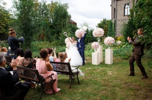 Простой и изящный декор для летней выездной церемонии