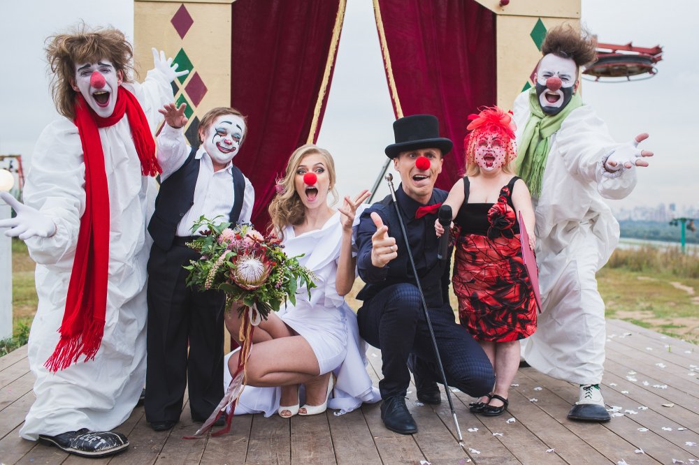 Наша годовщина в стилистике цирка-шапито! Как вариант вновь собрать друзей по свадебному поводу!