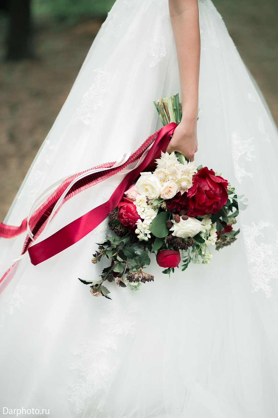Свадебный букет бордовый с белым