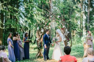 Выездная церемония в лесу