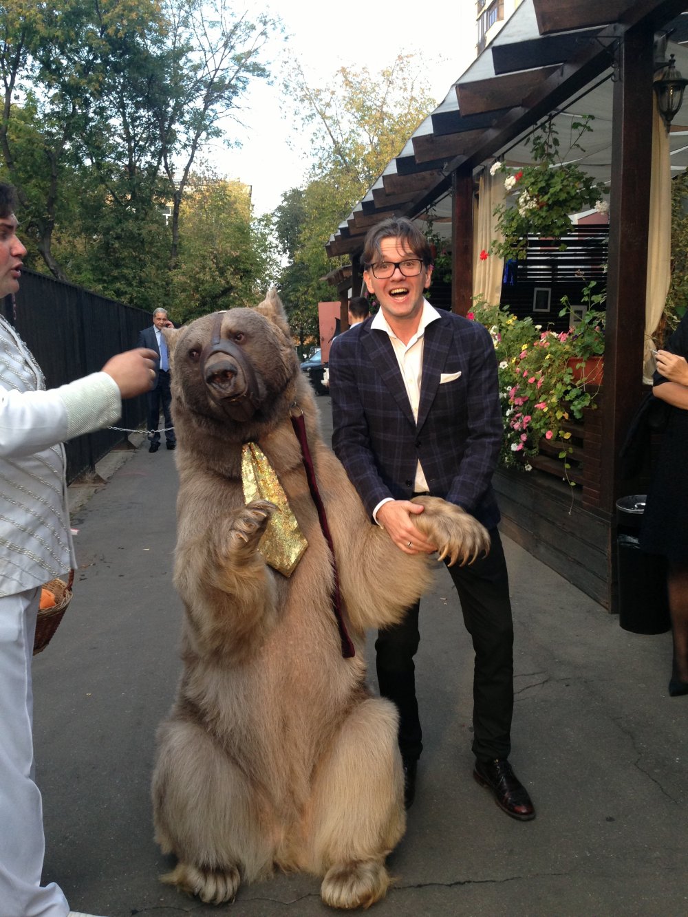 Медведь на свадьбе 