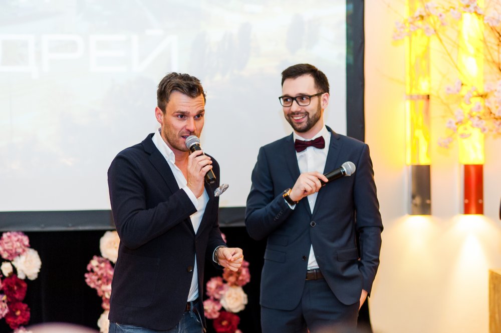 Соведущий Leos Mares - самый известный телеведущий Чехии. Серебряная свадьба в Праге