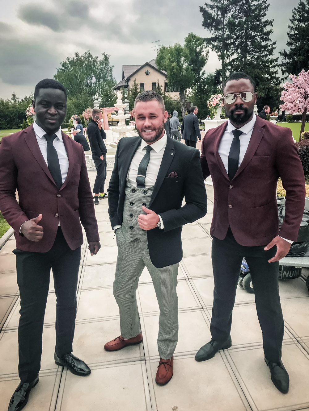 Стильные мужские костюмы на свадьбу 2024-2025 года: тренды и новинки