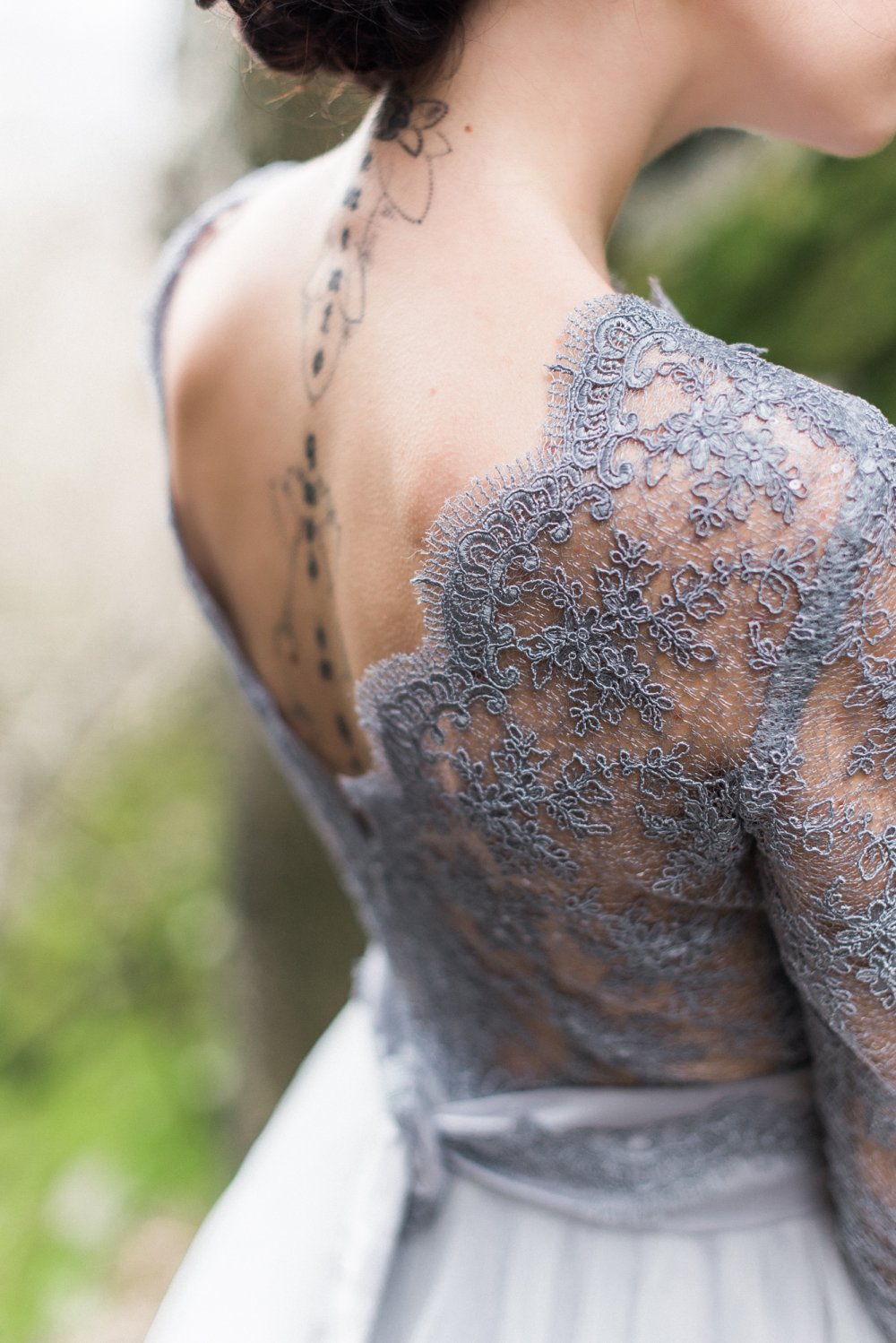 Кружевная спинка свадебного платья