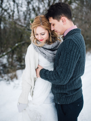 вязаная свадьба, зимний образ жениха, вязаный свитер в образе жениха, фотограф ТАТЬЯНА АНИКИНА