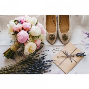 Свадебный букет и аксессуары невесты