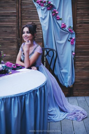 Платье невесты в сиреневых тонах