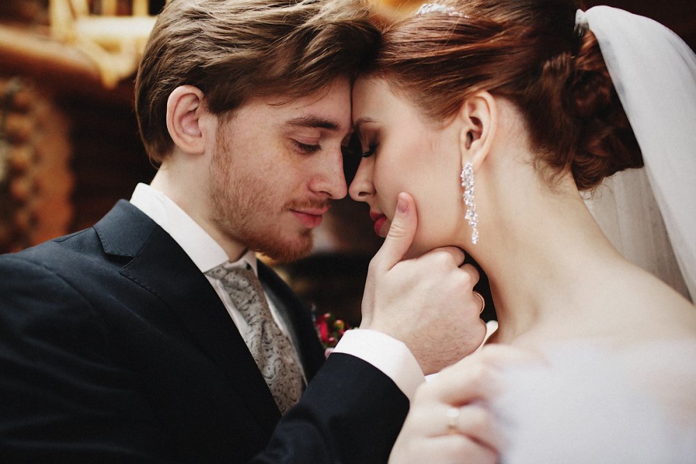 6 февраля состоялась свадьба у невероятно изящной, я бы даже сказал, аристократичной пары - Владимира и Алины, сквозь объектив своего фотоаппарат я окунулся в мир потрясающего кино про любовь:)