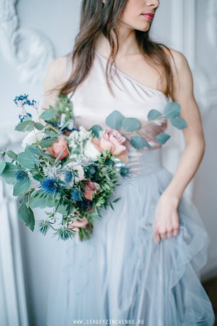 Букет свободной формы с листьями