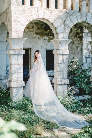 Длинная селящая фата невесты