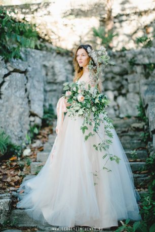 «Растрепанный» букет невесты