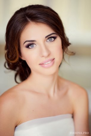 Макияж невесты в фиолетовой гамме