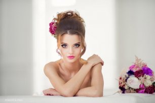 Цвет губ в тон к цветовой гамме букета