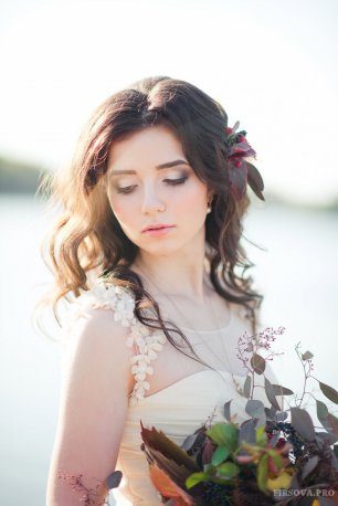 Воздушный осенний портрет невесты