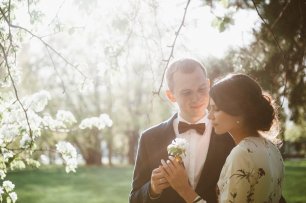 Фотосессия в цветущем саду