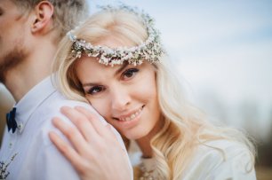 Небольшой цветочный веночек невесты