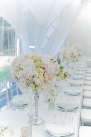 Белоснежное оформление свадебного стола