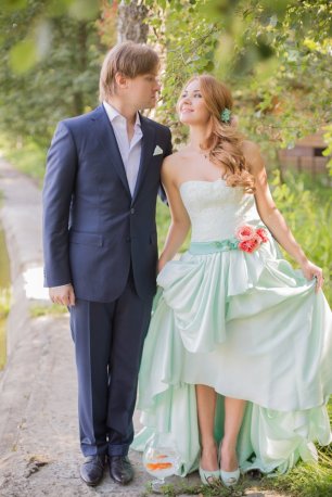 Мятное платье невесты фасона каскад