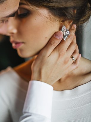 Драгоценные серьги невесты