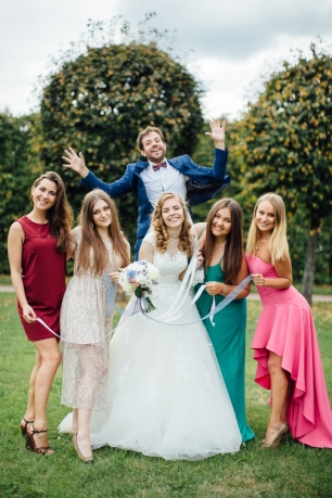 Прекрасные подружки невесты