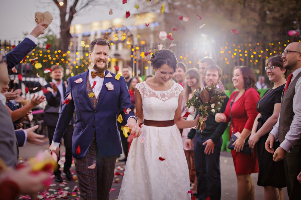 Встреча жениха и невесты гостями