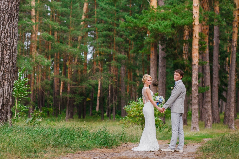 лес и молодые